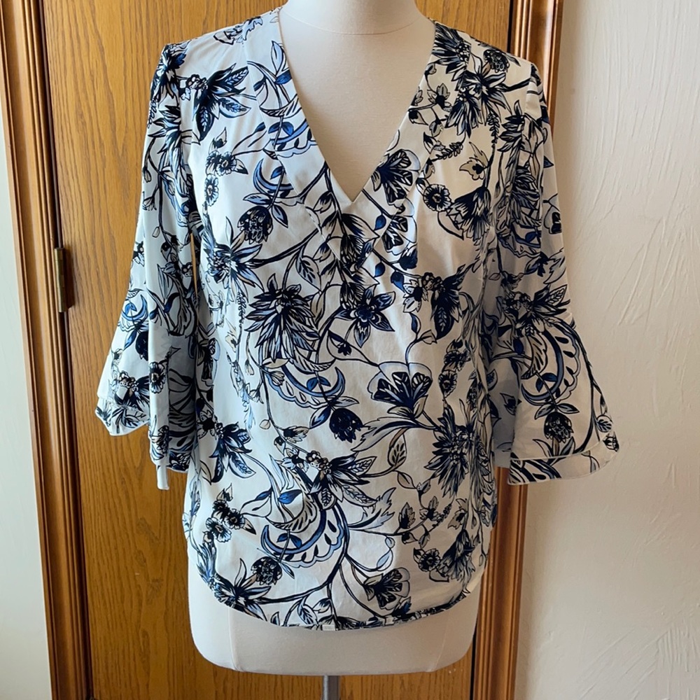 Blue and beige floral poplin top